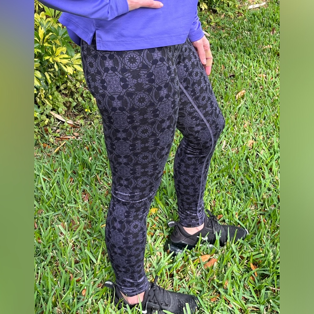 EUC Lululemon Size 4 Leggings with Purple and Black Design - Picture 4 of 7